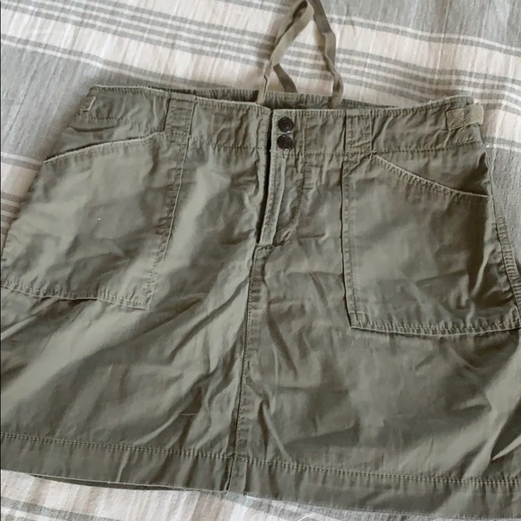 Olive skirt - Picture 1 of 3